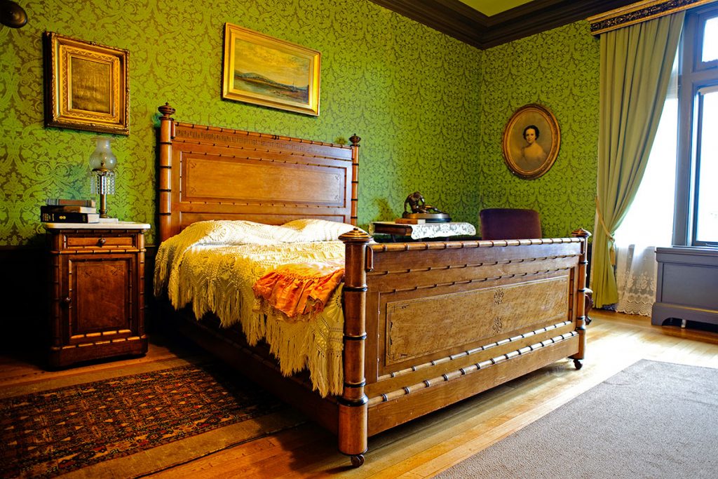 Pittock Mansion's Nieces' Bedroom